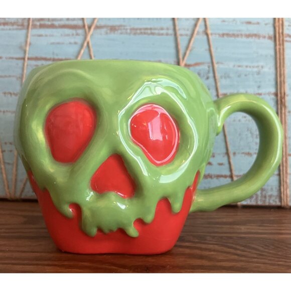 Disney Store Mug Snow White And The Seven Dwarfs Green Poison Apple Evil Queen - Picture 1 of 9